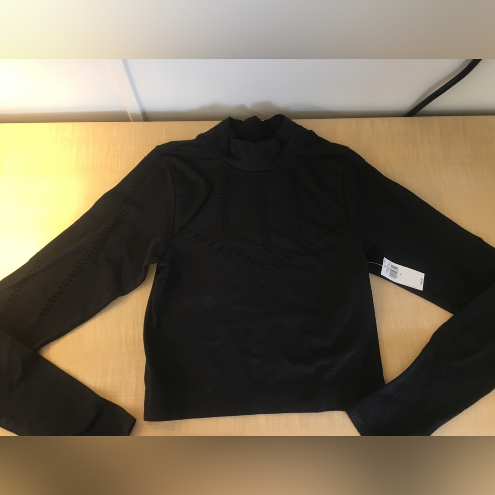 BNWT- Old Navy Seamless Go-Dry Black Mock Top
